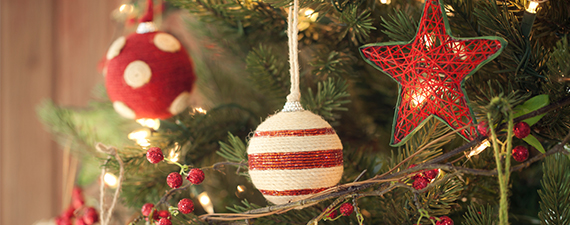 Where to Find the Best Deals  on Christmas  Decorations 