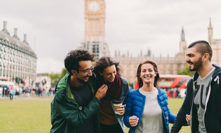 4 Smart Ways to Split Bills With Friends While Abroad