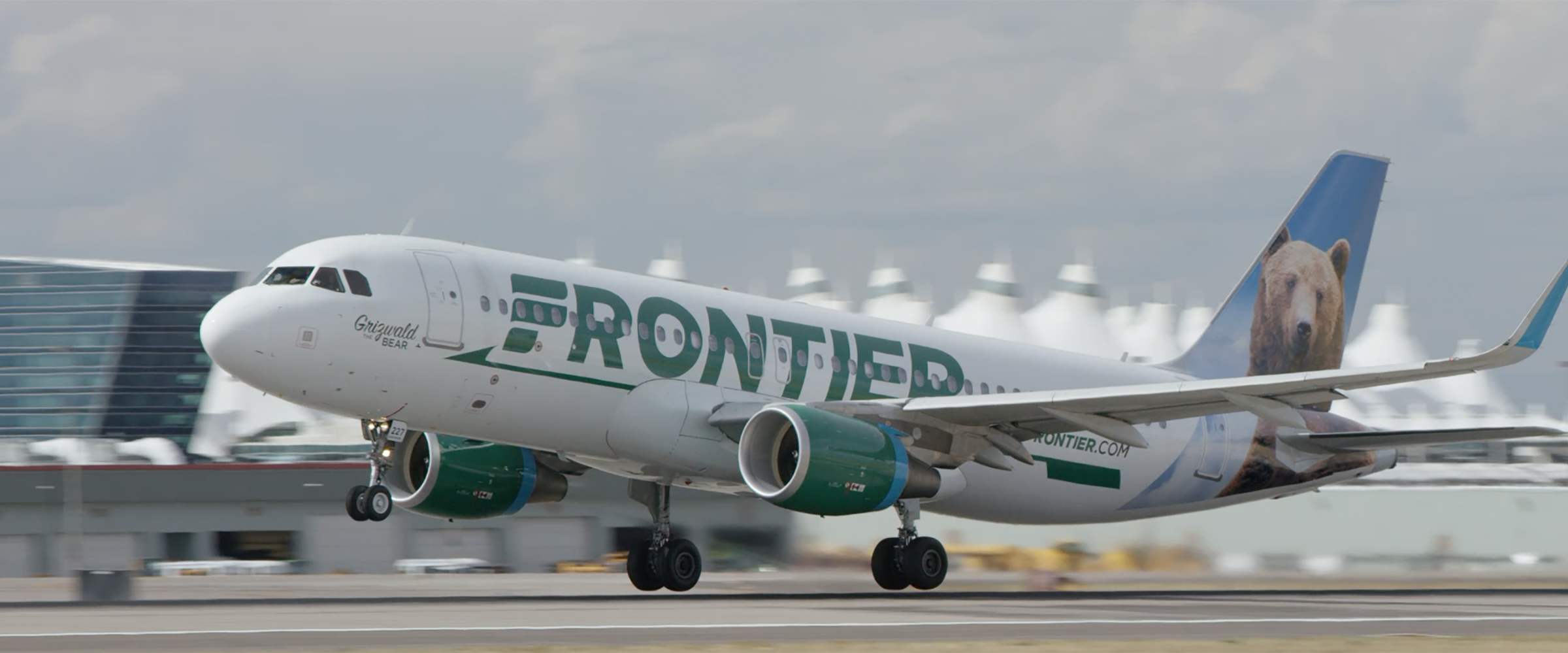 Video Shows Frontier Airlines Making Customers Pay for Free Bags