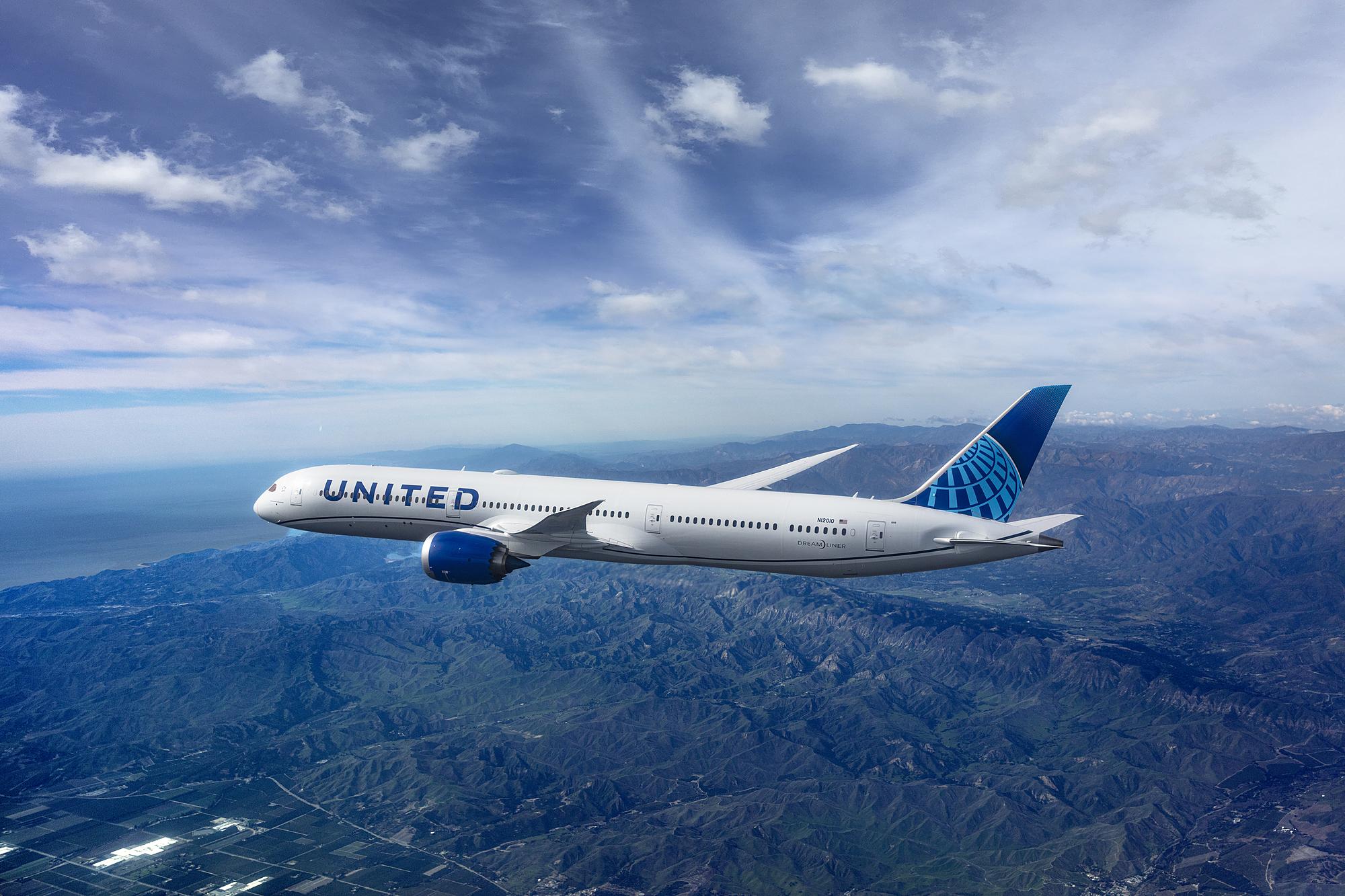 Airlines united United, American