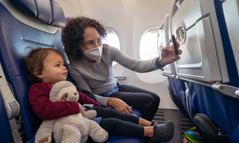 mom and child flying to hawaii on hawaiian airlines