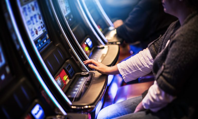 Caesars Rewards vs. M life: Which gaming rewards program is better?