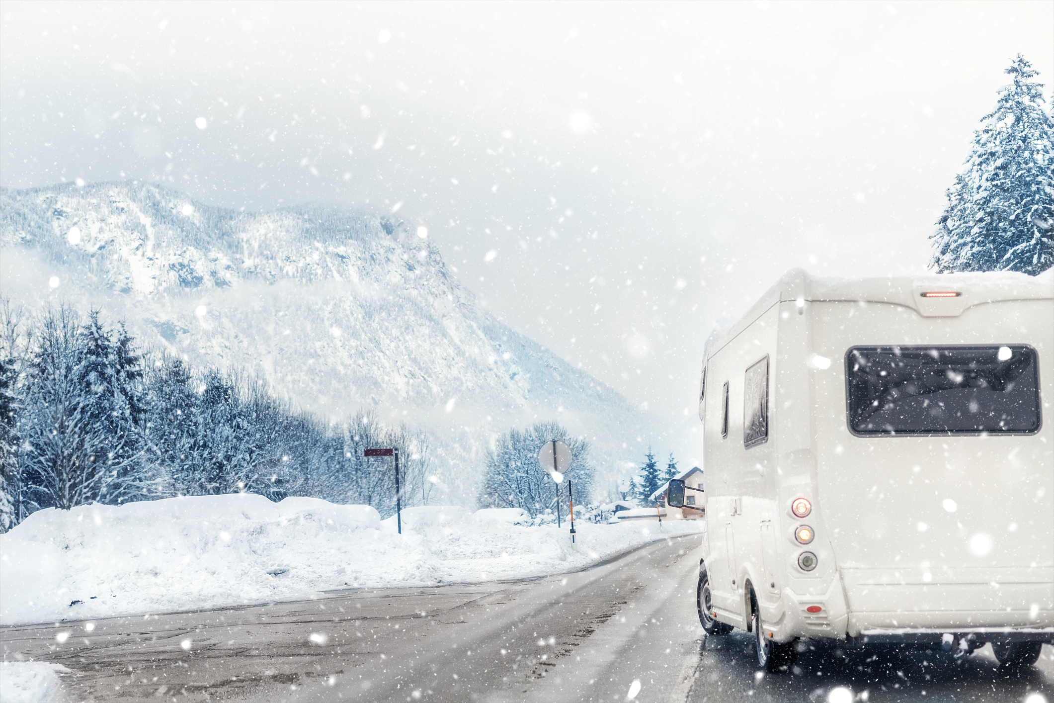 How To Keep Warm In The Winter In an RV Without Electricity! 