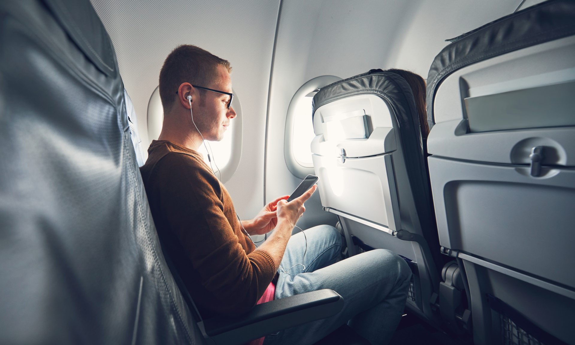 How to Send and Receive Text Messages on a Flight - NerdWallet