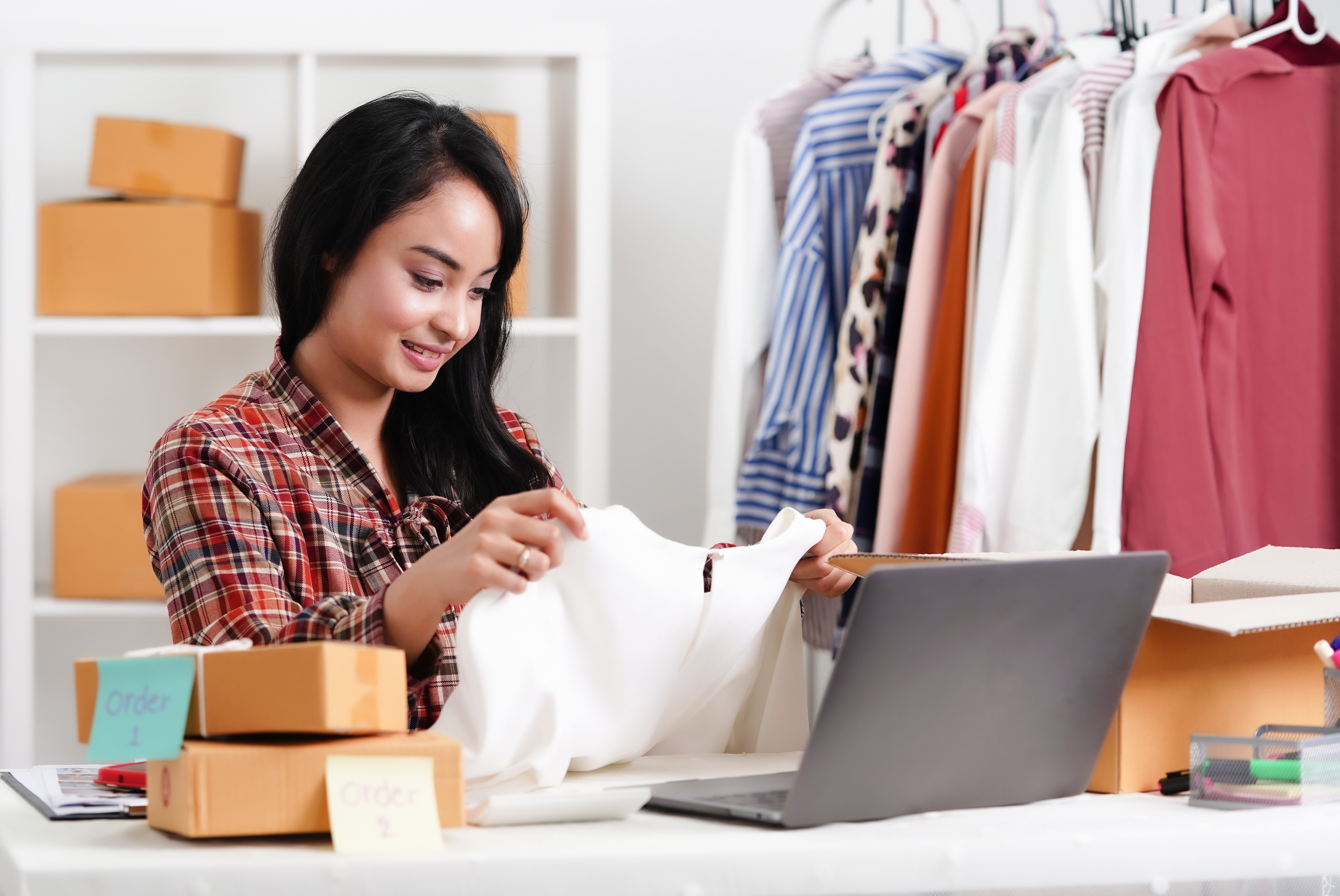 Brand New Designer Handbags On Shelves Of A Fashion Store Out For Sale  High-Res Stock Photo - Getty Images