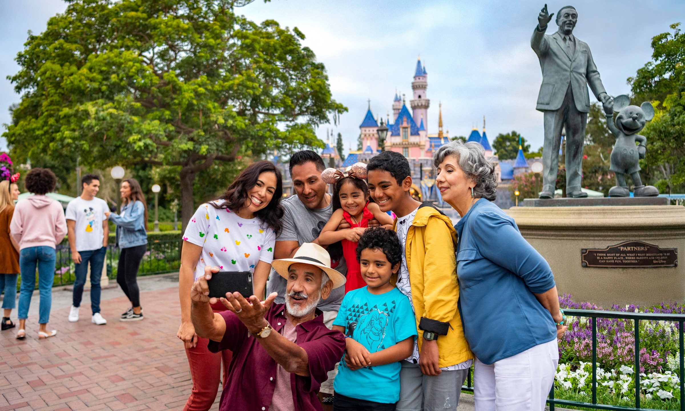 6 Disneyland Hotels Within Walking Distance NerdWallet