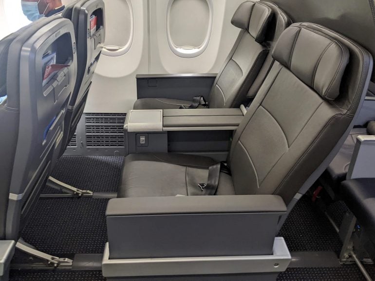 Premium Economy − Travel information − American Airlines