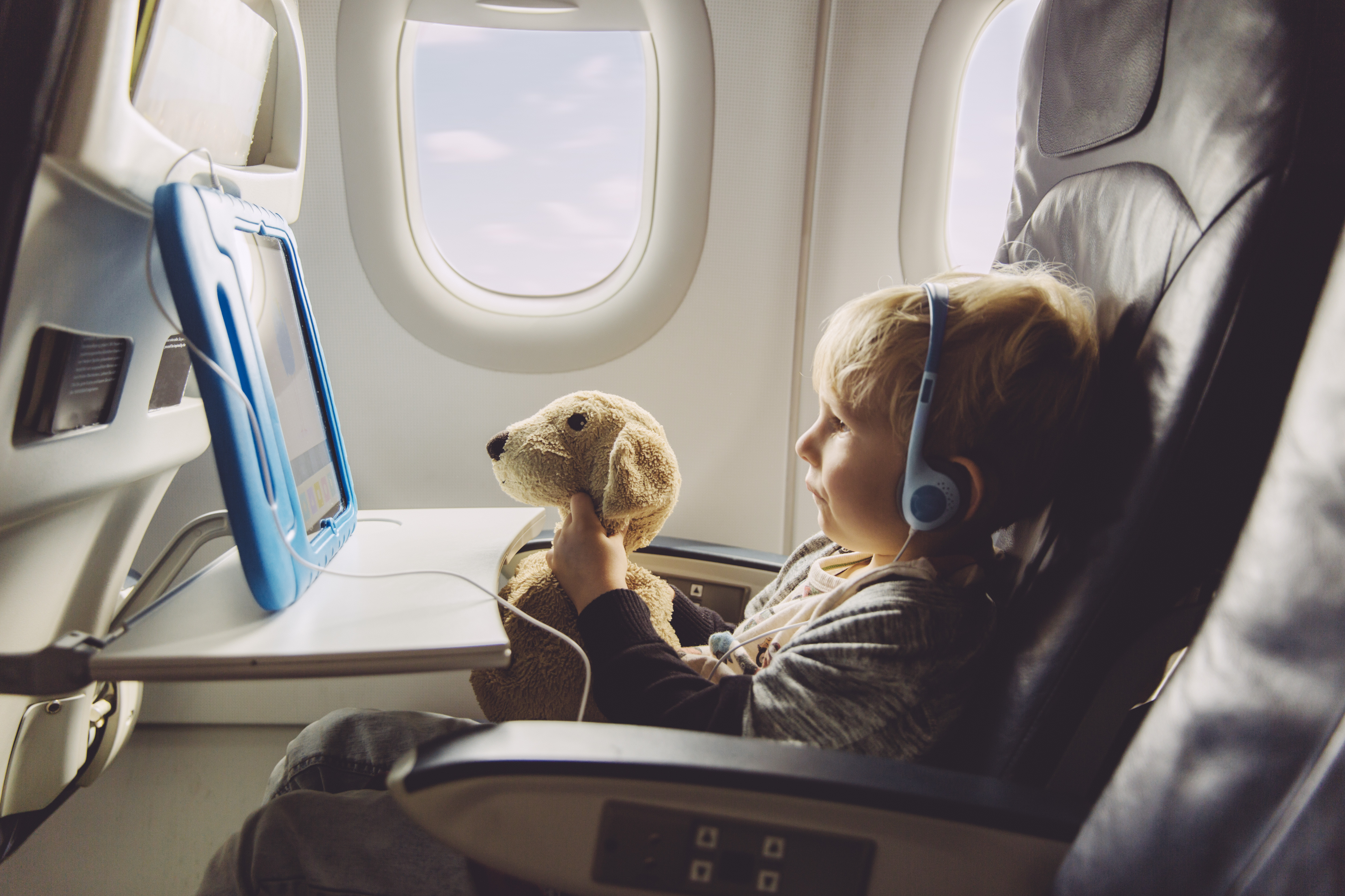 Airplane Activities for Toddlers: How to Entertain the Kids during a Flight