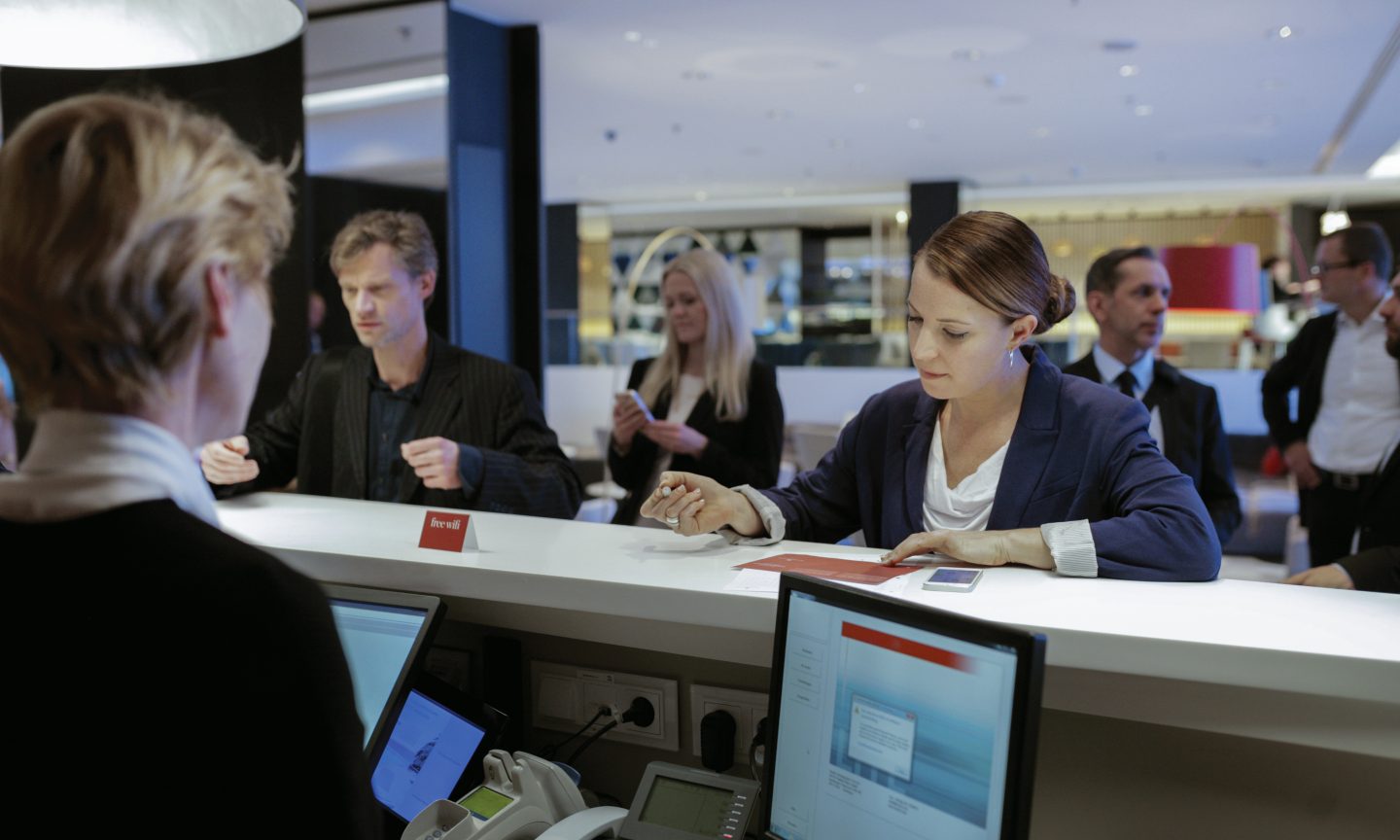 How to Check Out of a Hotel: 6 Easy Ways - NerdWallet