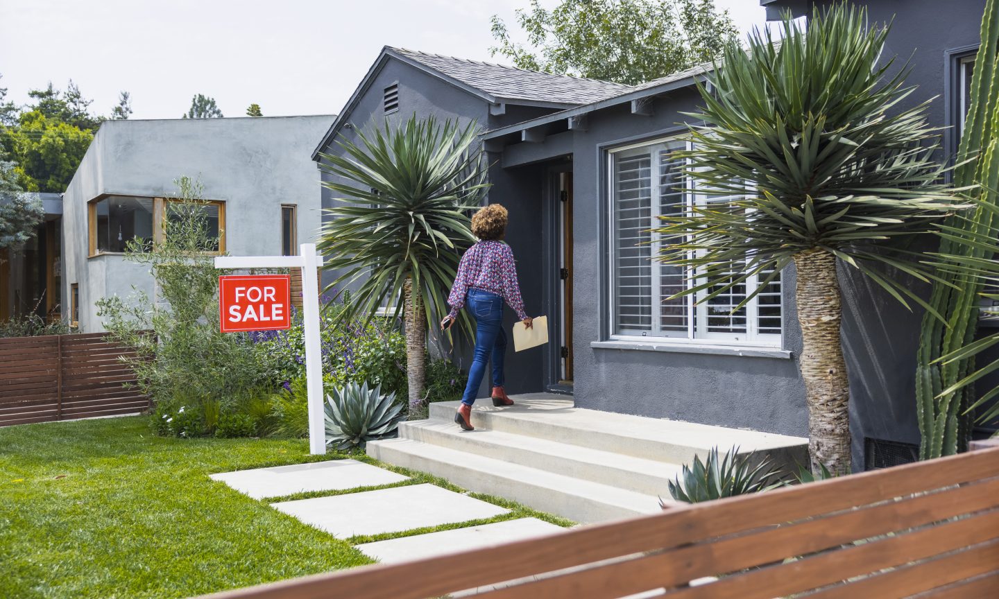 Weekly Mortgage Rates Fall, While Affordability Remains Elusive