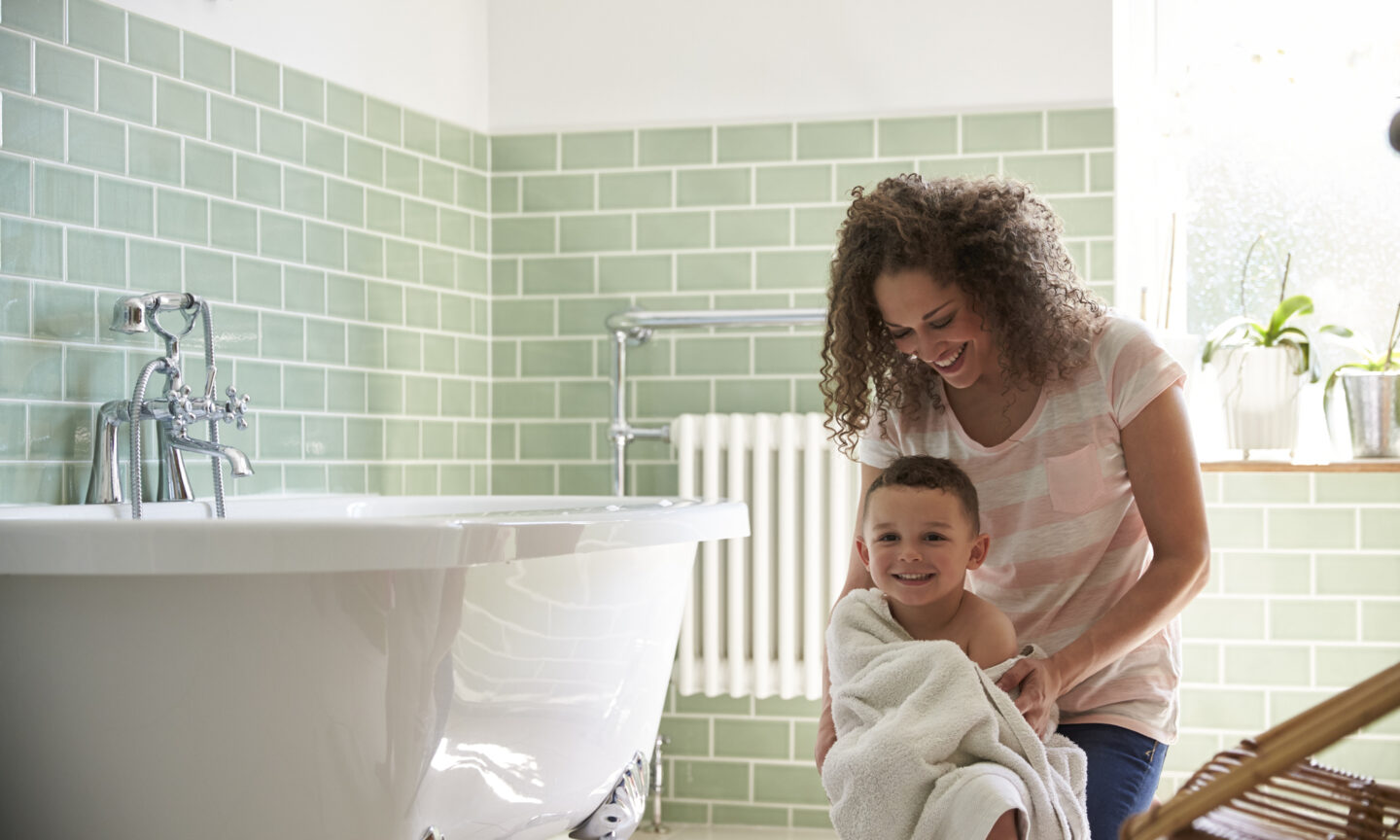 Gas vs Electric Hot Water Heater: Costs, Lifespan and Energy Efficiency