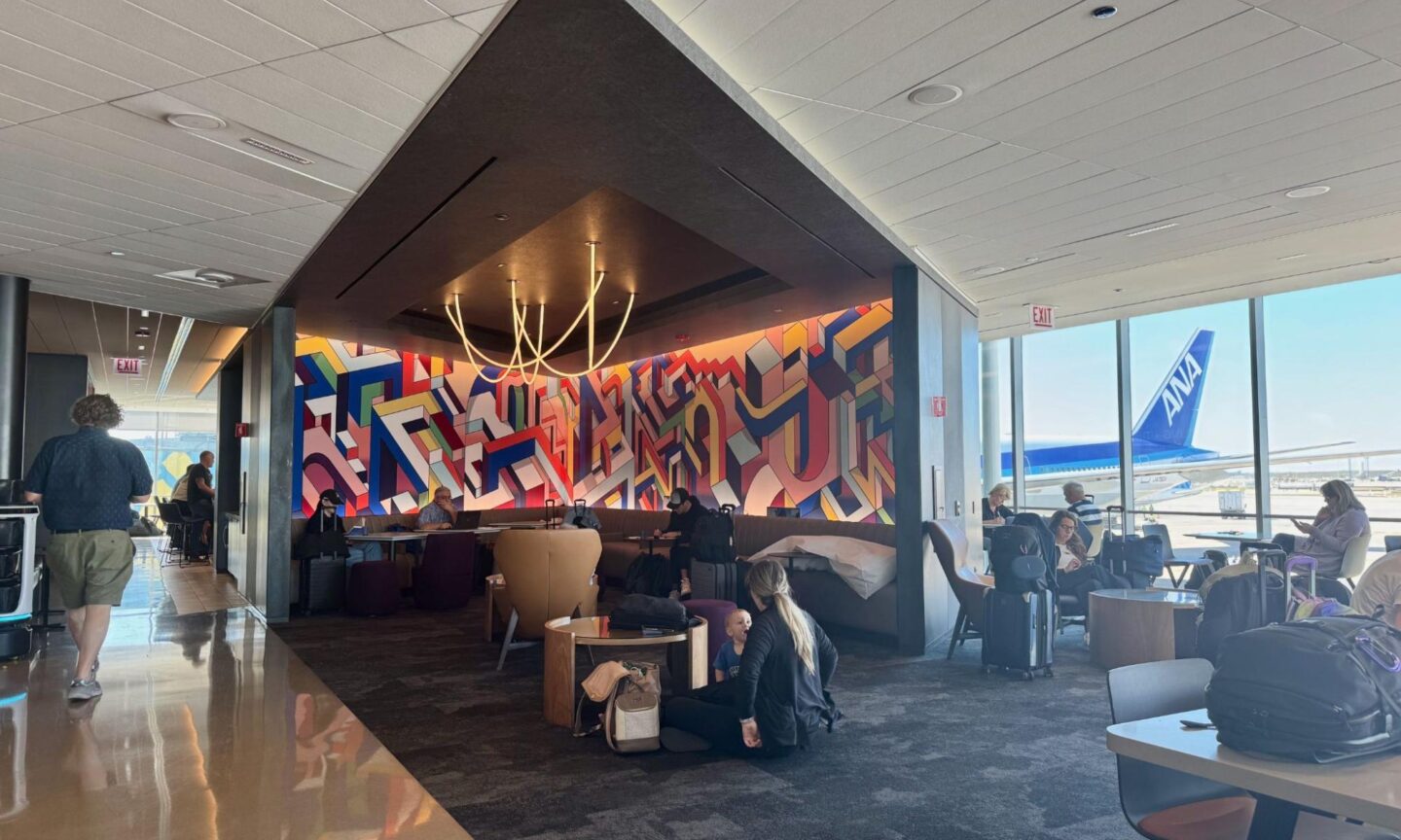 Chicago O’Hare United Club Review: Spacious and Serviceable