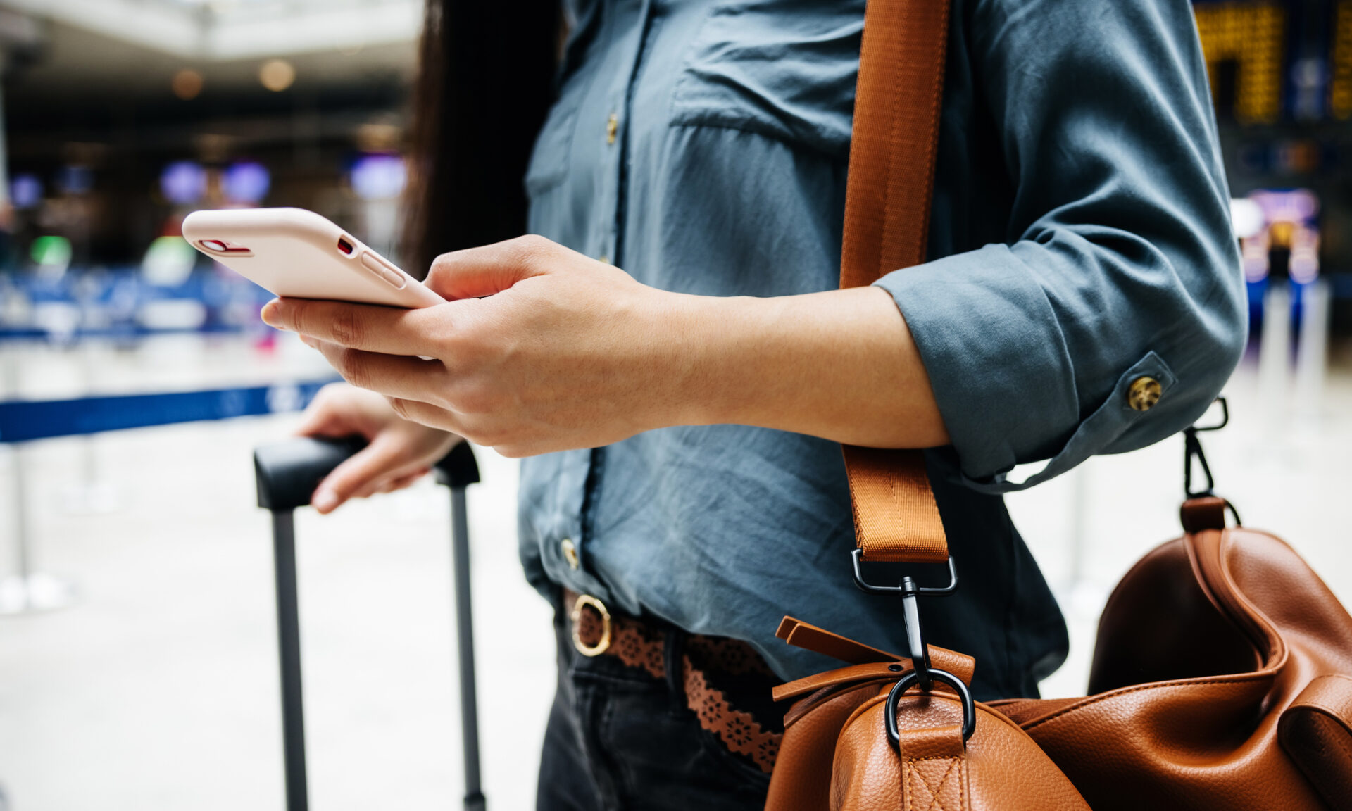 Traveling Abroad? Get Free Phone Data With These Cards