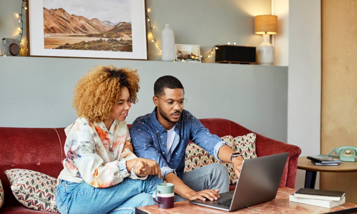 Weekly Mortgage Rates Fall Below 6%, Refi Demand Spikes