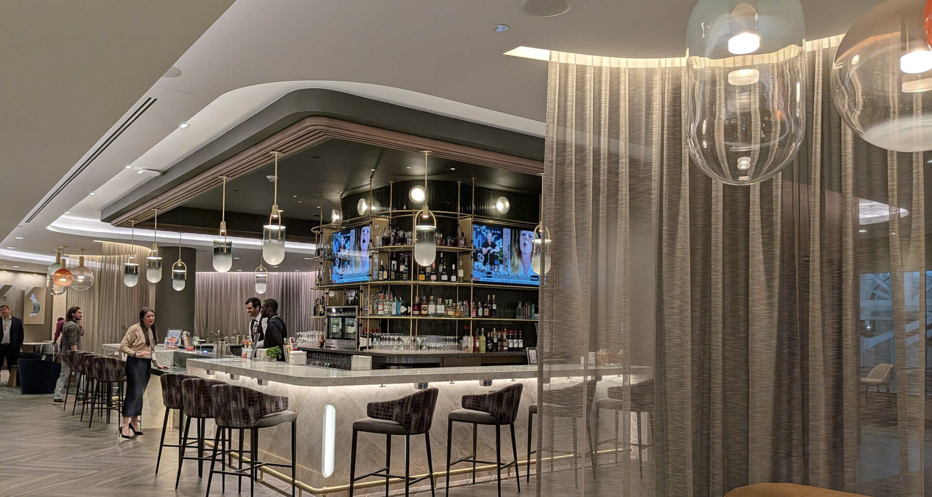 Delta Sky Club bar