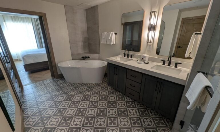 Floor, Sink, Bathing