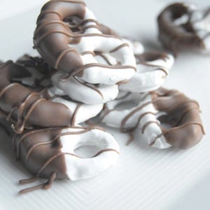 Sweetly Artisan - Chocolate Covered Pretzels