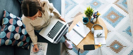 A young woman figures out how to make money online.