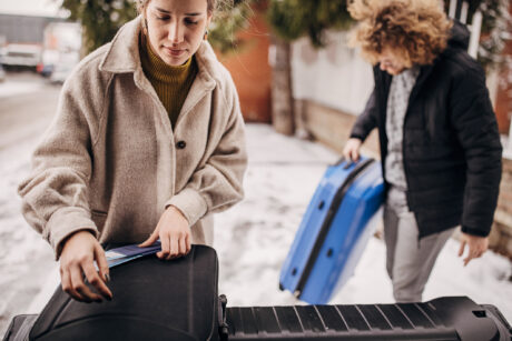 Flying Over the Holidays? 6 Ways to Keep Costs Grounded