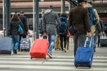 The Best Days to Travel Around Christmas In 2025