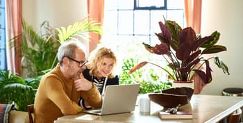 Two One-Way Flights or One Round-Trip: Which Is Better?