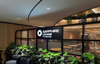 Chase Sapphire Lounge LaGuardia Review: Chic and Spacious