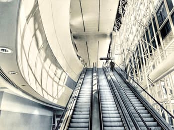 Dallas-Fort Worth Airport Lounges: Where to Relax Before, After or Between Flights At DFW