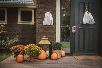 House decorated for Halloween