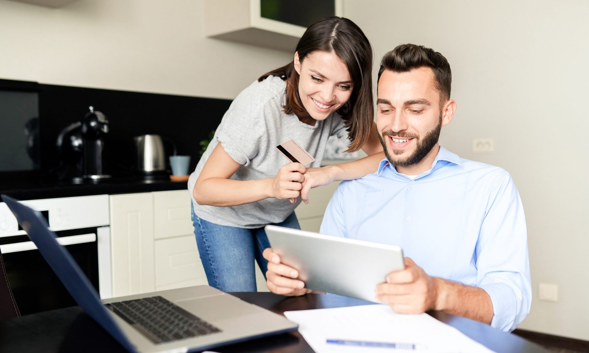 What’s the Difference Between Prepaid Debit Cards and Secured Credit Cards?