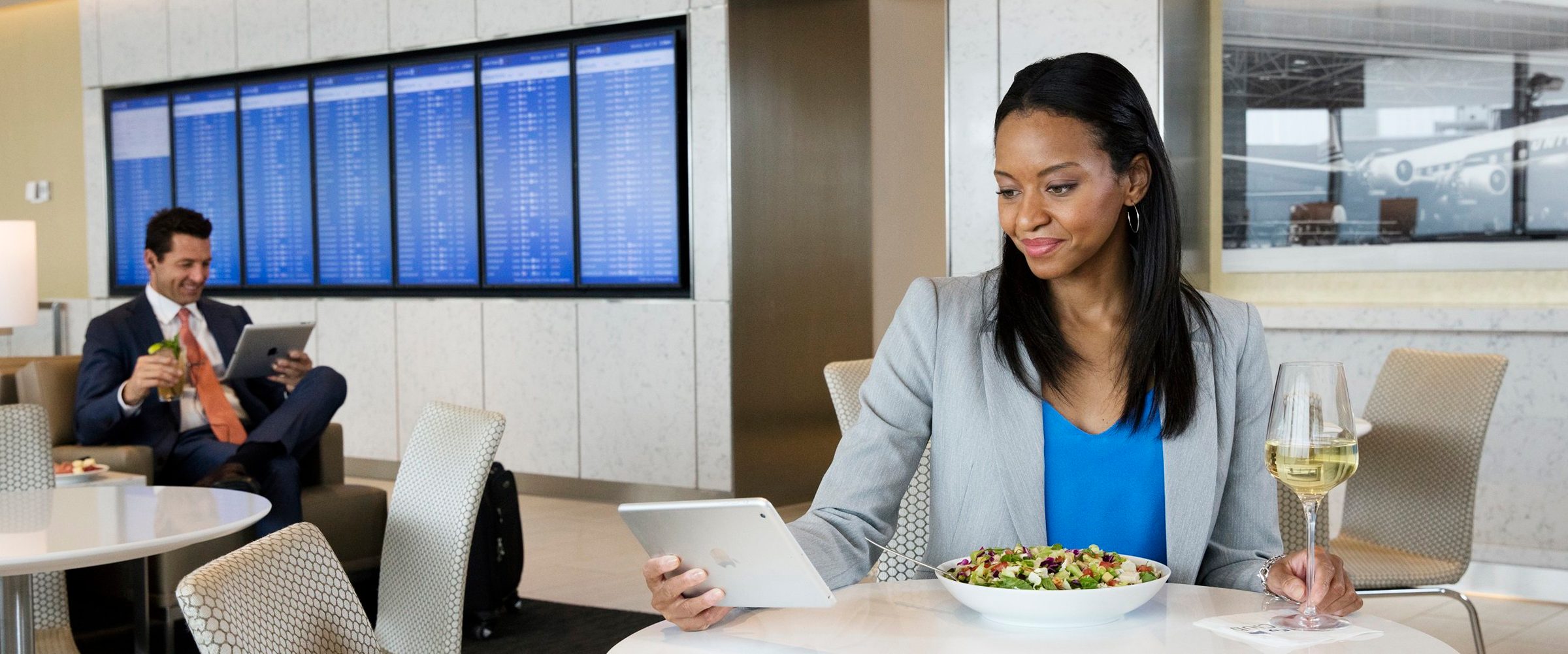 7 Things to Know About United Club Access - NerdWallet