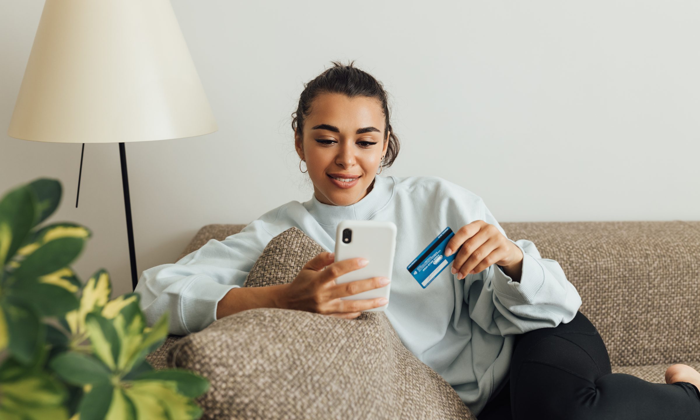 Chase Freedom Flex vs. Chase Sapphire Preferred: Sapphire Shines for Travelers