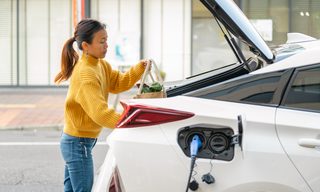 Credit Cards Charge Ahead With Rewards for Driving Electric