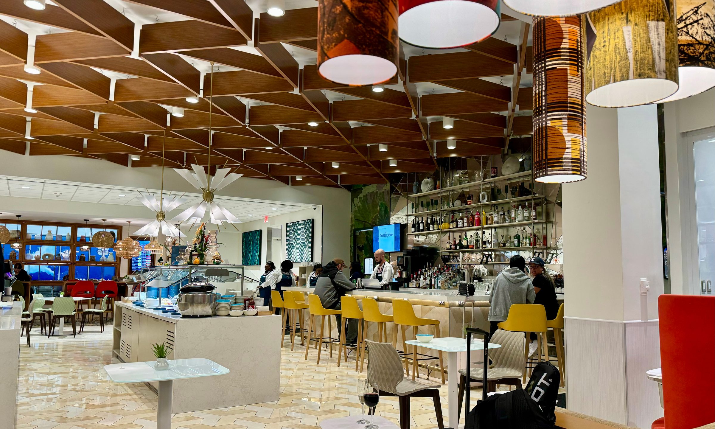 The Guide to Escape Lounges - NerdWallet