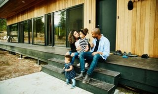 Is it Better to Book Airbnbs in Advance or Last Minute?