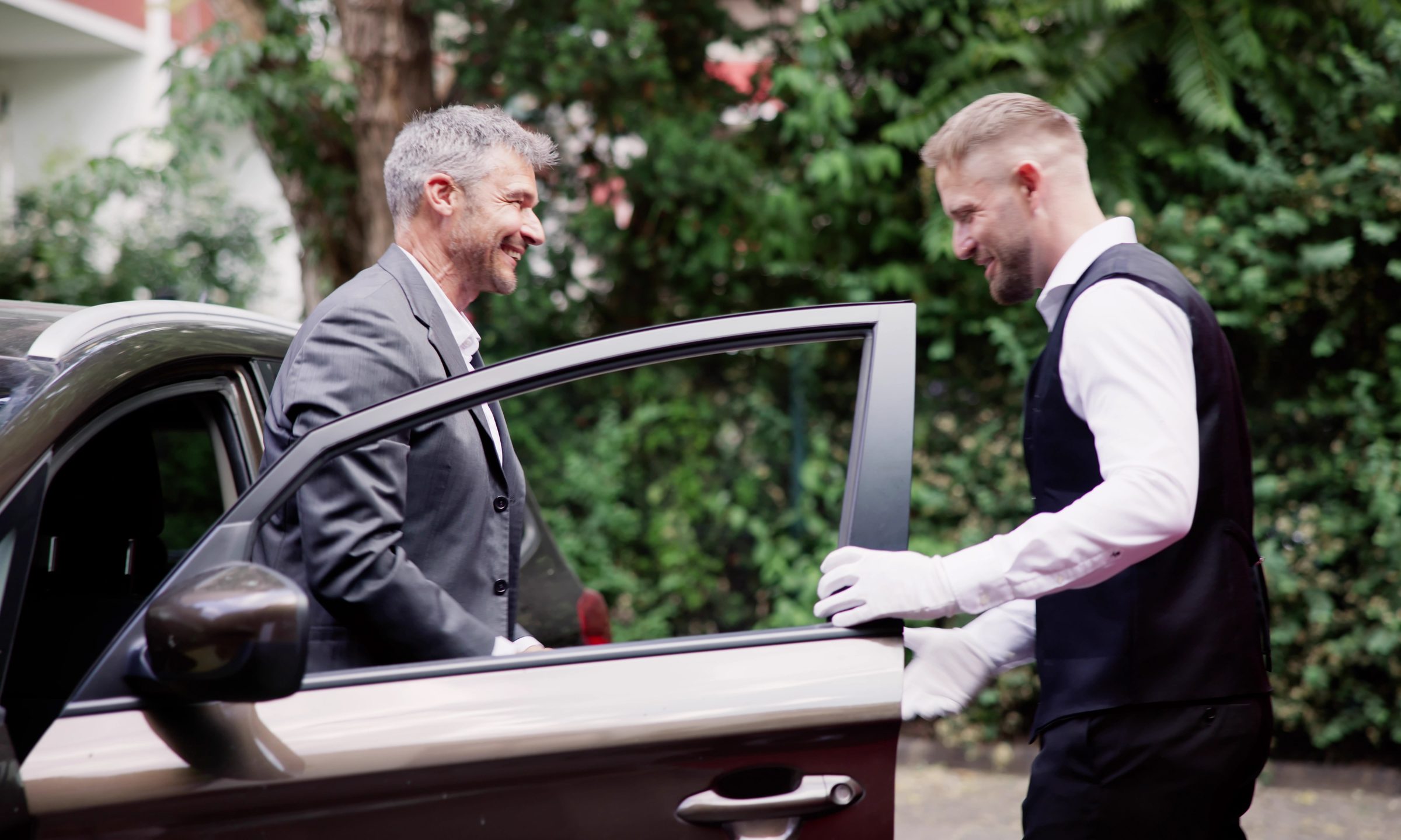 How Much to Tip a Valet