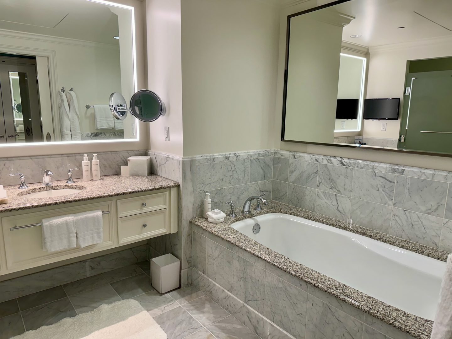 Sink, Sink Faucet, Bathing