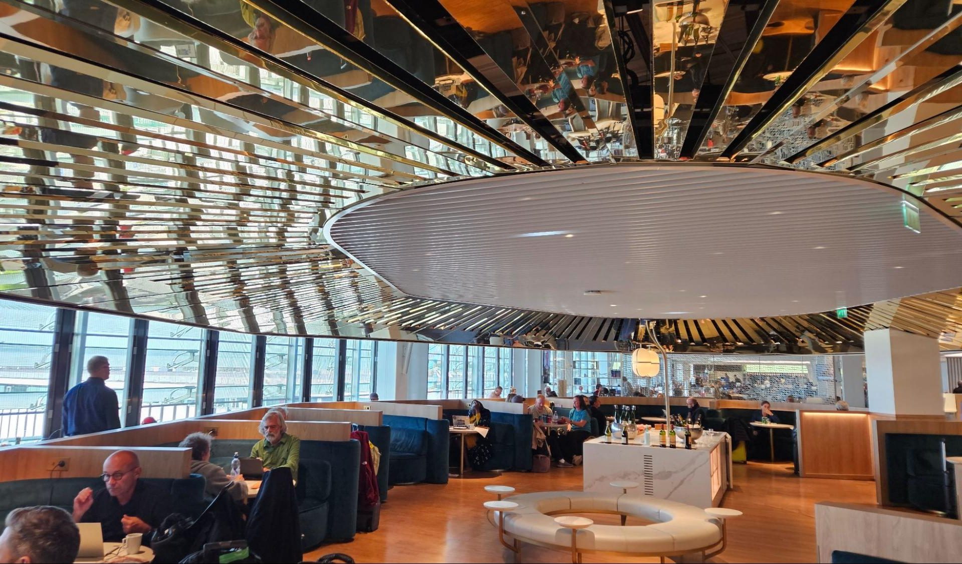 Air France Lounge Paris Review: Facials, Long Waits