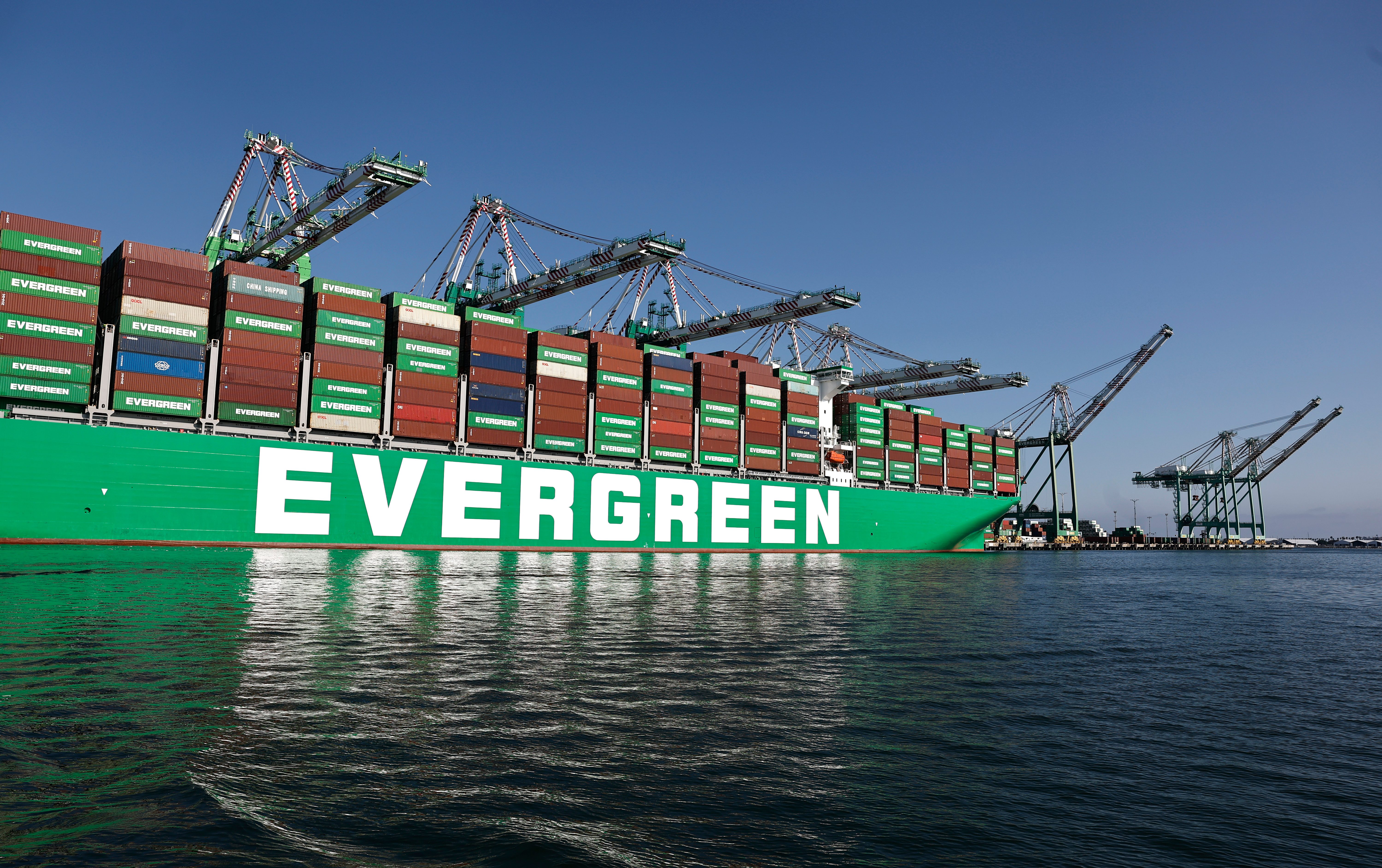 Trump Enacts New 15% Tariff After Supreme Court Defeat