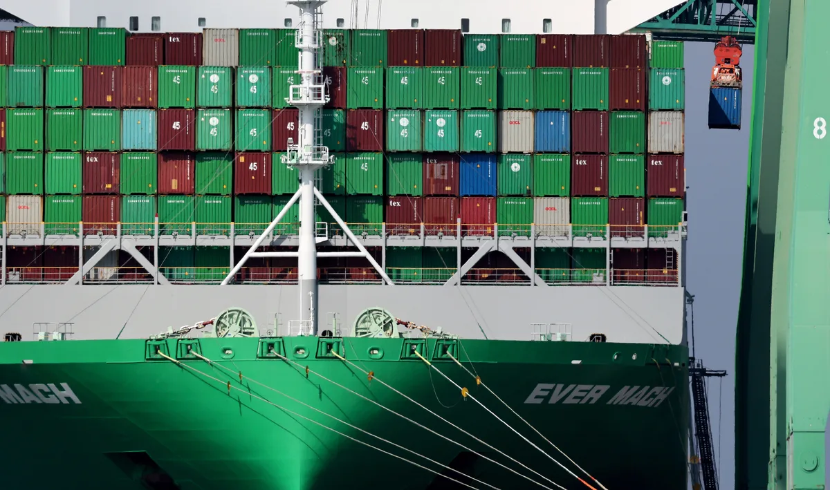 Trump Dials Down Tariff Threats Amid Greenland Talks