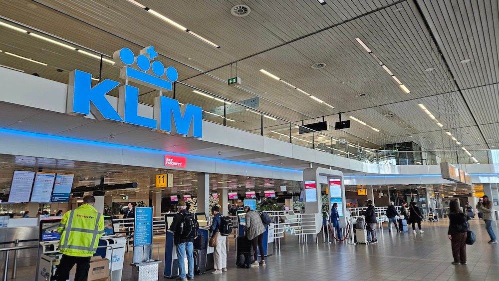 Airport, Person, Accessories