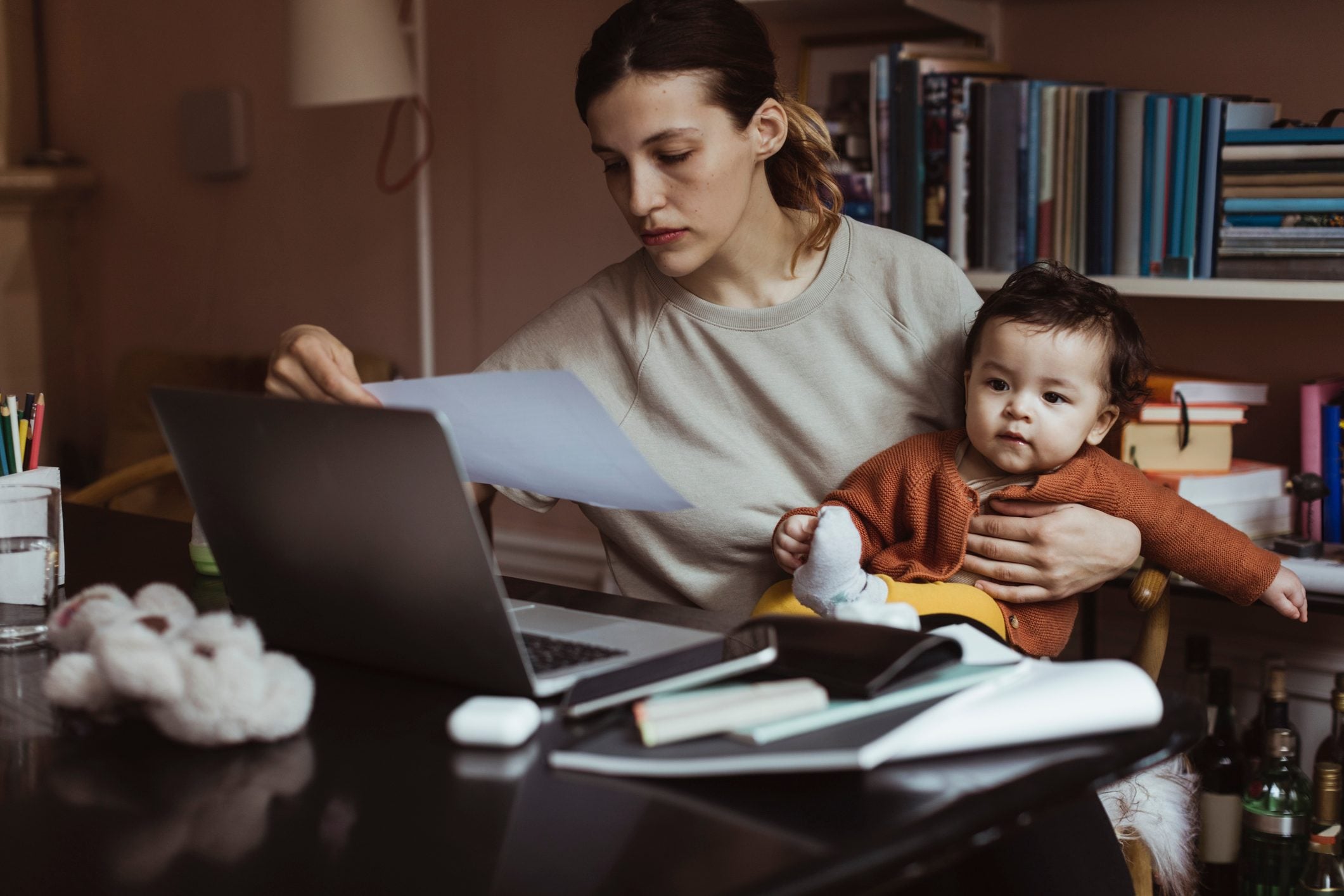 MoneyWireDaily — Helping Family With Bills? Set Boundaries Before It Costs You