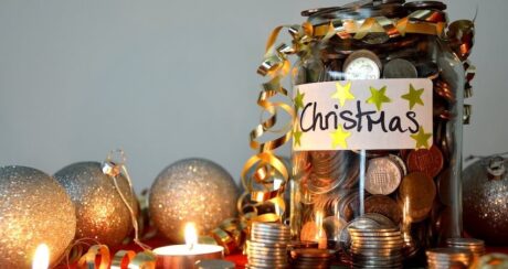 33 Christmas Money-Saving Tips
